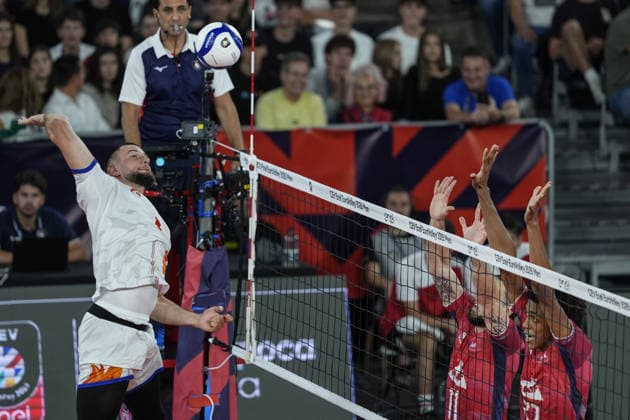 France v Romania - CEV EuroVolley 2026 Men CLUJ-NAPOCA, ROMANIA - SEPTEMBER 16: Bela Florian Bartha (L) of Romania in action during the CEV 2026 European Men s Volleyball Championship Group D match between France and Romania at BT Arena in Cluj-Napoca, Romania, on September 16, 2026. Osmancan Gurdogan Anadolu Cluj Romania. Editorial use only. Please get in touch for any other usage.  Copyright: x2026xAnadoluxOsmancanxGurdoganx