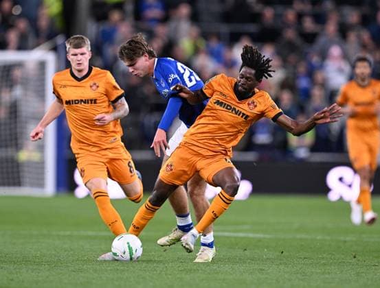 Tyler Dibling of Everton and Boubacar TraorÃ of Wolverhampton Wanderers Everton v Wolverhampton Wanderers, EFL Carabao Cup, Football, Hill Dickinson Stadium, Liverpool, UK - 16 Sep 2026Liverpool Hill Dickinson Stadium United Kingdom EDITORIAL USE ONLY No use with unauthorised audio, video, data, fixture lists, club league logos or live services. Online in-match use limited to 120 images, no video emulation. No use in betting, games or single club league player publications.  Copyright: xAnnaxGowthorpe Shutterstockx 17154425y