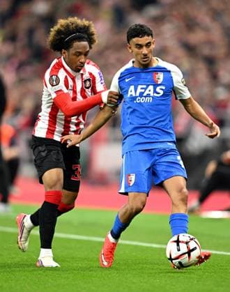 Pierre Ekwah of Sunderland and Ayoub Oufkir of AZ Alkmaar Sunderland v AZ Alkmaar, UEFA Europa League, Football, Stadium of Light, UK - 16 Sep 2026Sunderland Stadium of Light United Kingdom  Copyright: xGreigxCowie Shutterstockx 17154373ar