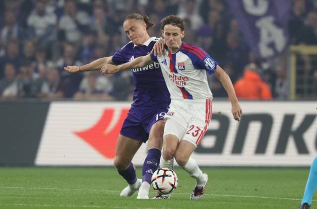 fight for the ball during a soccer game between Belgian RSC Anderlecht and French Olympique Lyonnais, Wednesday 16 September 2026 in Brussels, on the first day (out of 8) of the league phase of the UEFA Europa League tournament. VIRGINIExLEFOUR  x186656129x