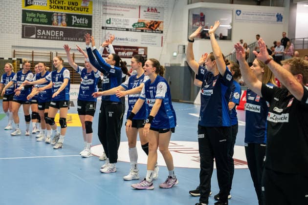 HSG Blomberg Lippe GER vs. BSV Sachsen Zwickau GER, Handball, Women s Handball Bundesliga 1, Matchday 4, 2026–2027 Season, Blomberg, September 16, 2026: The players of HSG Blomberg Lippe GER celebrate after their victory over BSV Sachsen Zwickau GER; in the spotlight: Isabelle Axmann of HSG Blomberg Lippe, 11 Blomberg Synflex Arena on Ulmenallee, Germany
