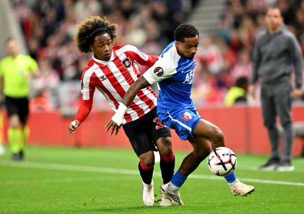 Pierre Ekwah of Sunderland and Elijah Dijkstra of AZ Alkmaar Sunderland v AZ Alkmaar, UEFA Europa League, Football, Stadium of Light, UK - 16 Sep 2026Sunderland Stadium of Light United Kingdom  Copyright: xGreigxCowie Shutterstockx 17154373at