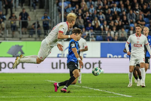 Masca (SV Waldhof Mannheim), No. 11, shields the ball during the SV Waldhof Mannheim vs. Rot-Weiss Essen game on September 16, 2026, at the Carl Benz Stadium in Mannheim. Photo by Alfio Marino Copyright: