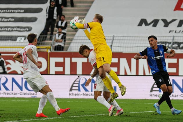 Jakob Golz, Rot-Weiss Essen, No. 1, in action against SV Waldhof Mannheim, Rot-Weiss Essen, on September 16, 2026, in Mannheim at Carl Benz Stadium. Photo by Alfio Marino Copyright: