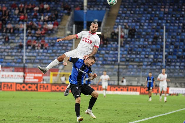 Jose Enrique Rios Alonso, Rot-Weiss Essen, 23, heads the ball against SV Waldhof Mannheim, Rot-Weiss Essen, on September 16, 2026, in Mannheim at the Carl Benz Stadium. Photo by Alfio Marino Copyright: