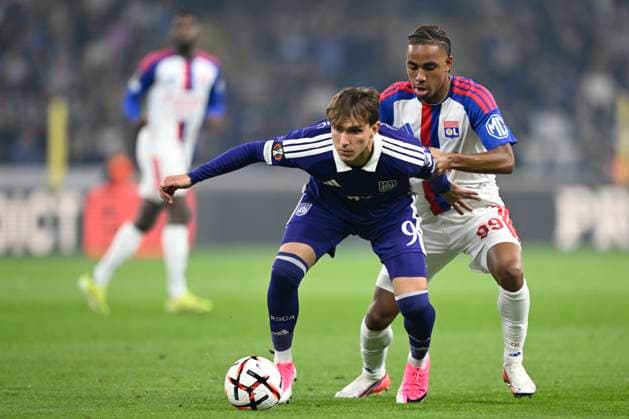 RSC Anderlecht v Olympique Lyon - UEFA Europa League ANDERLECHT, BELGIUM - SEPTEMBER 16 : Nartey Noah midfielder of Olympique Lyonnais, Cvetkovic Mihajlo forward of RSC Anderlecht in action during the UEFA Europa League 2026 27 League Phase MD1 match between RSC Anderlecht and Olympique Lyon on September 16, 2026 in Anderlecht, Belgium, 16 09 2026 Anderlecht Belgium  Copyright: xNicoxVereeckenx