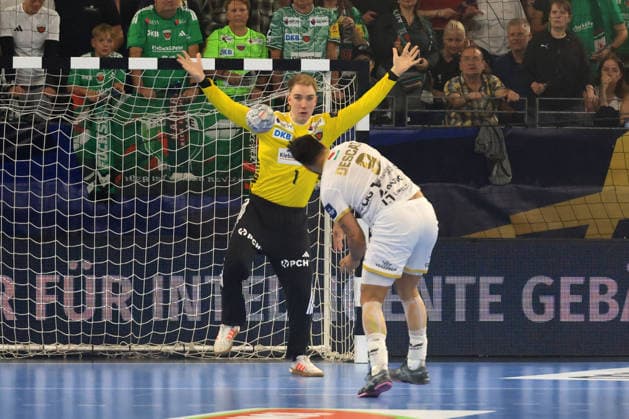September 16, 2026, GER Germany, Handball, EHF Champions League, September 16, 2026, 2026–2027 season, Berlin, Füchse Berlin vs. Veszprém HC, Lasse Ludwig, Füchse Berlin 1, 7-meter throw by Hugo Descat, Veszprém 9, nordphoto GmbH, Engler Berlin, Max-Schmeling-Halle, Berlin, Germany Copyright: xNordphotox xEnglerx