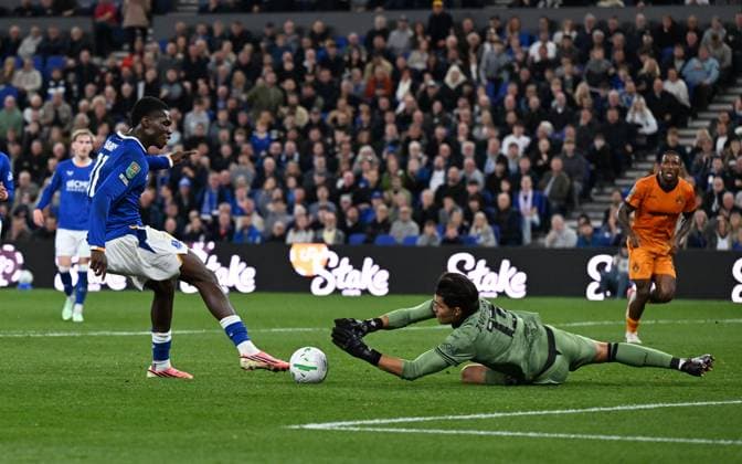 Joao Virginia goalkeeper of Wolverhampton Wanderers saves from Thierno Barry of Everton Everton v Wolverhampton Wanderers, EFL Carabao Cup, Football, Hill Dickinson Stadium, Liverpool, UK - 16 Sep 2026Liverpool Hill Dickinson Stadium United Kingdom EDITORIAL USE ONLY No use with unauthorised audio, video, data, fixture lists, club league logos or live services. Online in-match use limited to 120 images, no video emulation. No use in betting, games or single club league player publications.  Copyright: xAnnaxGowthorpe Shutterstockx 17154425z