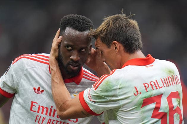 Benfica s Dode Lukebakio celebrates after scoring 0-1 during the Europa League soccer match between Ac Milan and Benfica at San Siro Stadium in Milan , Italy - September 16 , 2026. - Soccer  Copyright: xSpada LaPressex