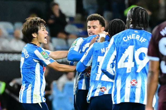 Coventry City v Aston Villa, EFL Cup GOAL The Coventry City players celebrate with Coventry City midfielder Victor Torp (29) 1-1 during the EFL Cup match between Coventry City and Aston Villa at the Coventry Building Society Arena, Coventry, UK on 16 September 2026. Coventry Coventry Building Society Arena West Midlands UK Editorial use only DataCo restrictions apply See www.football-dataco.com , Copyright: xDennisxGoodwinx PSI-24892-0021