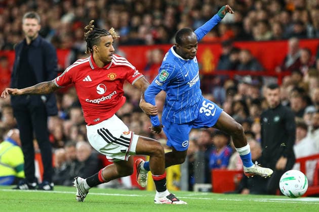 MANCHESTER, ENGLAND, SEPTEMBER 16: Leny Yoro of Manchester United, ManU (L) tackles Malick Yalcouyé of Brighton & Hove Albion (R) during a Carabao Cup Third Round match between Manchester United and Brighton & Hove Albion at the Old Trafford on September 16, 2026 in York, England. (Photo by Zach Forster Sports Press Photo) Copyright: xZachxForster SportsxPressxPhotox Sportspressphoto_SPR233056