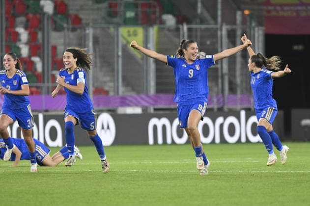 IPA88607368 - The Italian team celebrated after winning the penalty shootout and advancing to the next round of the FIFA U-20 Women s World Cup Round of 16 match between Italy and China PR, held in Sosnowiec, Poland, on September 16, 2026  Copyright: xMichalxDubiel IPAxSportx xx IPA88607368