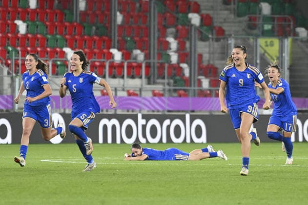 IPA88607371 - The Italian team celebrated after winning the penalty shootout and advancing to the next round of the FIFA U-20 Women s World Cup Round of 16 match between Italy and China PR, held in Sosnowiec, Poland, on September 16, 2026  Copyright: xMichalxDubiel IPAxSportx xx IPA88607371