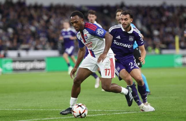 Lyon s Lois Openda and Anderlecht s Enric Llansana fight for the ball during a soccer game between Belgian RSC Anderlecht and French Olympique Lyonnais, Wednesday 16 September 2026 in Brussels, on the first day (out of 8) of the league phase of the UEFA Europa League tournament. VIRGINIExLEFOUR  x186658244x