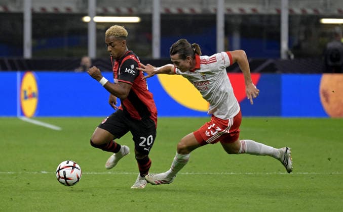 Foto IPP Paolo Bona Milano 16 09 2026 UEFA Europa League di Calcio stagione 2026 2027 partita Milan-Benfica Nella foto Oman Hutchinson e Jakub Kaminski Italy Photo Press Worldwide Copyright italy Italy ITALY  Copyright: xR4924_italyphotopressx