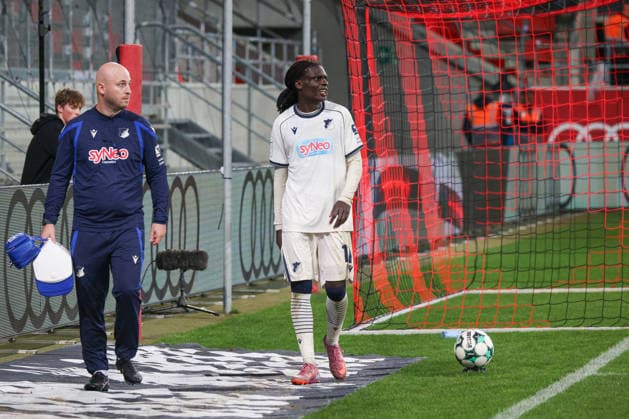 Blessing Makanda of TSG Hoffenheim II, No. 17, had to leave the field due to injury during the match between FC Ingolstadt 04 and TSG Hoffenheim II on September 16, 2026. DFB regulations prohibit the use of photographs as image sequences and or quasi-video. GER, Soccer, 3. Liga, Matchday 6, FC Ingolstadt 04 vs. TSG Hoffenheim II, September 16, 2026, Audi Sportpark Ingolstadt Copyright: xEibner-Pressefoto OliverxSTRISCHx EP-OSH