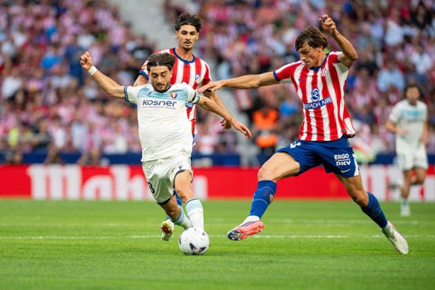 RECORD DATE NOT STATED 16th September 2026; Riyadh Air Metropolitano, Madrid, Spain; Spanish La Liga Football, Atletico Madrid versus Osasuna; Raul Moro (18) of CA Osasuna and Robin Le Normand (24) of Atletico de Madrid AdelinaxCobos