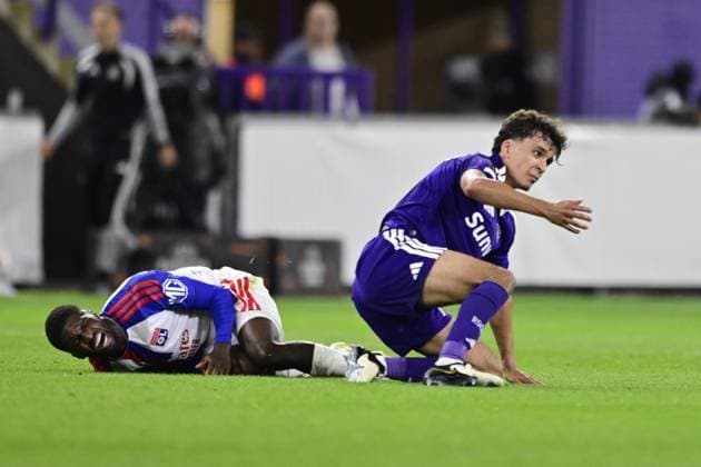 RSC Anderlecht v Olympique Lyon - UEFA Europa League ANDERLECHT, BELGIUM - SEPTEMBER 16 : Mata Clinton defender of Olympique Lyonnais, Maamar Ali defender of RSC Anderlecht during the UEFA Europa League 2026 27 League Phase MD1 match between RSC Anderlecht and Olympique Lyon on September 16, 2026 in Anderlecht, Belgium, 16 09 2026 Anderlecht Belgium  Copyright: xJanxDexMeuleneirx