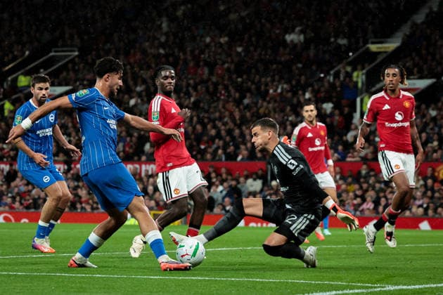 Carabao Cup round 3 Manchester United, ManU v Brighton & Hove Albion Charalampos Kostoulas of Brighton & Hove Albion scores to make it 2-1 during the Carabao Cup round 3 match Manchester United vs Brighton & Hove Albion at Old Trafford, Manchester, United Kingdom on 16 September 2026 (Photo by Mark Cosgrove News Images) Manchester Old Trafford Greater Manchester United Kingdom Copyright: xMarkxCosgrove NewsxImagesx