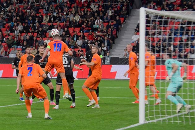 Blaz Kramer of Celje 9 thwarts a scoring chance by Leverkusen September 16, 2026 ¢ Soccer ¢ Europa League ¢ Bayer 04 Leverkusen vs. NK Celje, BayArena, Leverkusen, North Rhine-Westphalia, Germany Copyright: xpepphotox xHorstxMauelshagenx pep00321, pep_20260916_hm