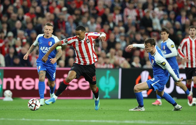 Sunderland, England, 16th September 2026. Wilson Isidor (C) of Sunderland in action with Peer Koopmeiners of AZ Alkmaar during the Sunderland vs AZ Alkmaar UEFA Europa League match at the Stadium Of Light, Sunderland. Picture credit should read: Nigel Roddis Sportimage EDITORIAL USE ONLY. No use with unauthorised audio, video, data, fixture lists, club league logos or live services. Online in-match use limited to 120 images, no video emulation. No use in betting, games or single club league player publications. SPI_016_NR_SUND_AZAL SPI-5002-0016