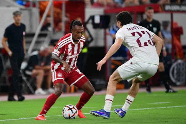 UEFA Europa League - Olympiacos FC vs Jagiellonia BiaÅ‚ystok - Gelson Martins of Olympiacos FC in action against Guilherme Montoia of Jagiellonia BiaÅ‚ystok during the UEFA Europa League Phase matchday 1 soccer match between Olympiacos FC and Jagiellonia BiaÅ‚ystok at the Georgios Karaiskakis Stadium in Piraeus, Greece, 16 September 2026. IMAGO ONE INCH PRODUCTIONS PIRAEUS GREECE Copyright: xONExINCHxPRODUCTIONSx 7088906