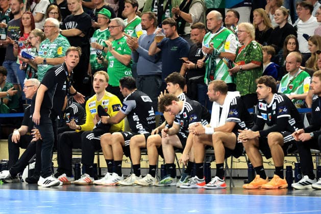 September 16, 2026, GER Germany, Handball, EHF Champions League, September 16, 2026, 2026–2027 season, Berlin, Fuechse Berlin vs. Veszprém HC, Head Coach Nicolej Krickau (Fuechse Berlin), Lasse Ludwig (Fuechse Berlin 1), players bench, nordphoto GmbH, Engler Berlin, Max Schmeling Hall, Berlin, Germany Copyright: xNordphotox xEnglerx