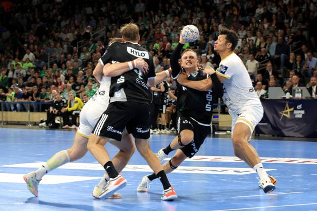 September 16, 2026, GER Germany, Handball, EHF Champions League, September 16, 2026, 2026–2027 season, Berlin, Fuechse Berlin vs. Veszprém HC Tobias Grondahl (Fuechse Berlin) 15, Max Darj (Fuechse Berlin) 5, Thiagus Petrus (Veszprém) 2, Dragan Pechmalbec (Veszprém) 46 nordphoto GmbH Engler Berlin Max Schmeling Hall Berlin Germany Copyright: xNordphotox xEnglerx