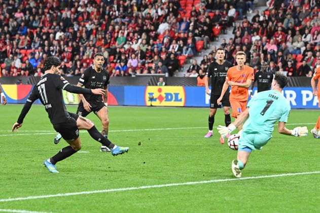 Martin TERRIER LEV fails to convert this scoring opportunity against goalkeeper Zan Luk LEBAN NK Celje Bayer Leverkusen NK Celje Soccer UEFA Europa League Matchday 1, matchday1, on September 16, 2026, in Leverkusen, Germany. UEFA regulations prohibit any use of photographs as image sequences and or quasi-video. Â