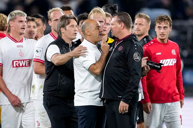 From left: Gerhard Zuber, Sports Director of SV Waldhof, holds back Rui Mota, coach and head coach of SV Waldhof, who is confronting Uwe Koschinat, coach and head coach of Essen; he is angry, shouting, screaming, screaming, disappointed by the loss, disappointment after the final whistle, highlight, losers, lost, frustration, disappointed, pessimistic, in conversation, discussion on the field, action, game scene, September 16, 2026, Mannheim, Germany, soccer, 3rd Division, SV Waldhof Mannheim vs. Rot-Weiss Essen, DFB and DFL regulations prohibit any use of photographs as image sequences and or quasi-video xozx