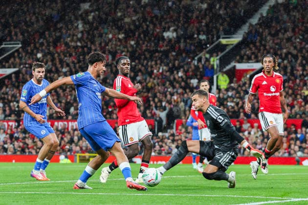 Manchester United, ManU v Brighton & Hove Albion, Carabao Cup Brighton & Hove Albion forward Charalampos Kostoulas (19) shoots at goal during the Manchester United v Brighton & Hove Albion Carabao Cup 3rd Round match at Old Trafford, Manchester, England on 16 September 2026 Credit: Phil Duncan Every Second Media Editorial use only. All images are copyright Every Second Media Limited. No images may be reproduced without prior permission. All rights reserved. Premier League and Football League images are subject to licensing agreements with Football DataCo Limited. see https: www.football-dataco.com Copyright: xIMAGO EveryxSecondxMediax ESM-2167-0027 PhilxDuncanx xEveryxSecondxMediax