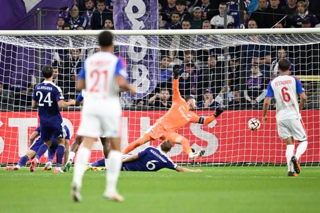 RSC Anderlecht v Olympique Lyon - UEFA Europa League ANDERLECHT, BELGIUM - SEPTEMBER 16 : Coosemans Colin goalkeeper of RSC Anderlecht in action during the UEFA Europa League 2026 27 League Phase MD1 match between RSC Anderlecht and Olympique Lyon on September 16, 2026 in Anderlecht, Belgium, 16 09 2026 Anderlecht Belgium  Copyright: xNicoxVereeckenx