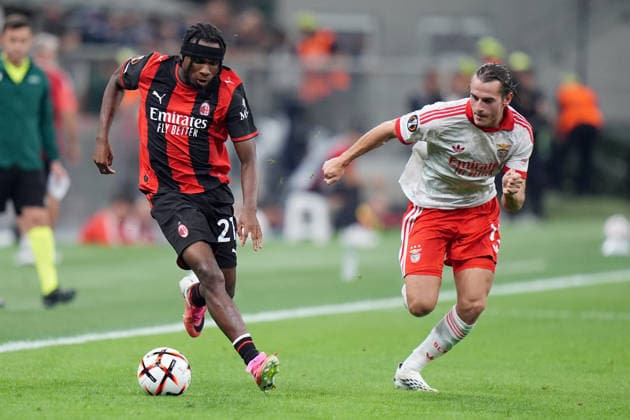 Benfica s Jakub Kaminski fights for the ball with AC Milan s Samuel Chukweueze during the Europa League soccer match between Ac Milan and Benfica at San Siro Stadium in Milan , Italy - September 16 , 2026. - Soccer  Copyright: xSpada LaPressex