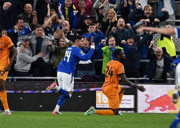 Carlos Alcaraz of Everton celebrates after scoring the team s first goal Everton v Wolverhampton Wanderers, EFL Carabao Cup, Football, Hill Dickinson Stadium, Liverpool, UK - 16 Sep 2026Liverpool Hill Dickinson Stadium United Kingdom EDITORIAL USE ONLY No use with unauthorised audio, video, data, fixture lists, club league logos or live services. Online in-match use limited to 120 images, no video emulation. No use in betting, games or single club league player publications.  Copyright: xAnnaxGowthorpe Shutterstockx 17154425ag