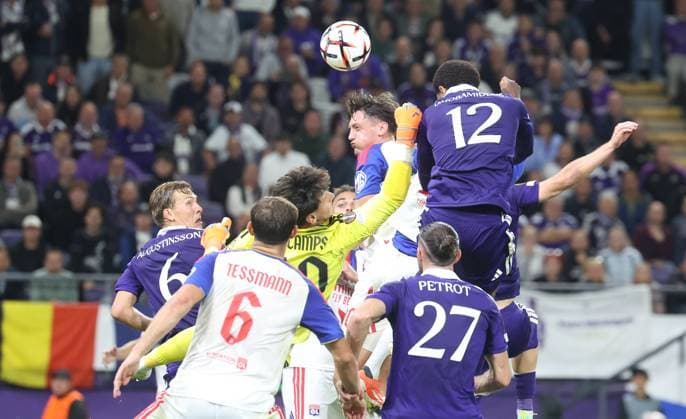 Lyon s Remy Descamps and Anderlecht s Andrew Omobamidele fight for the ball during a soccer game between Belgian RSC Anderlecht and French Olympique Lyonnais, Wednesday 16 September 2026 in Brussels, on the first day (out of 8) of the league phase of the UEFA Europa League tournament. VIRGINIExLEFOUR  x186663837x