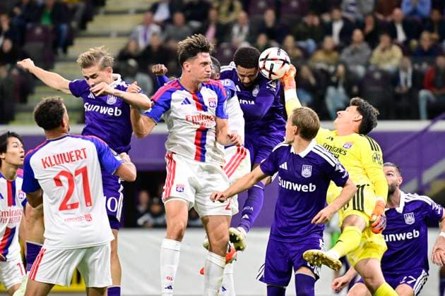 RSC Anderlecht v Olympique Lyon - UEFA Europa League ANDERLECHT, BELGIUM - SEPTEMBER 16 : Omobamidele Andrew defender of RSC Anderlecht during the UEFA Europa League 2026 27 League Phase MD1 match between RSC Anderlecht and Olympique Lyon on September 16, 2026 in Anderlecht, Belgium, 16 09 2026 Anderlecht Belgium  Copyright: xJanxDexMeuleneirx