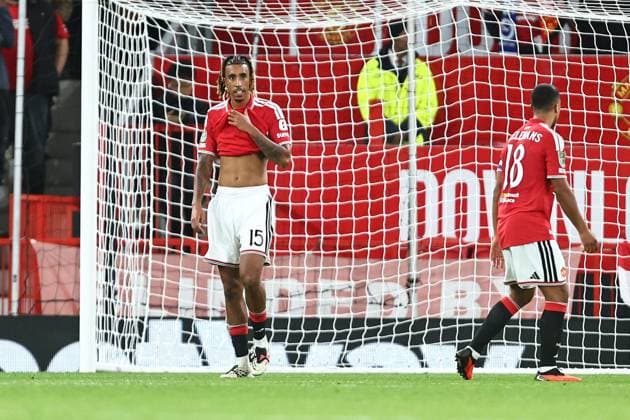 Leny Yoro of Manchester United, ManU dejected Manchester United v Brighton & Hove Albion, EFL Carabao Cup, Football, Old Trafford, UK - 16 Sep 2026Manchester Old Trafford United Kingdom EDITORIAL USE ONLY No use with unauthorised audio, video, data, fixture lists, club league logos or live services. Online in-match use limited to 120 images, no video emulation. No use in betting, games or single club league player publications. Copyright: xPhilxOldham Shutterstockx 17154491bf