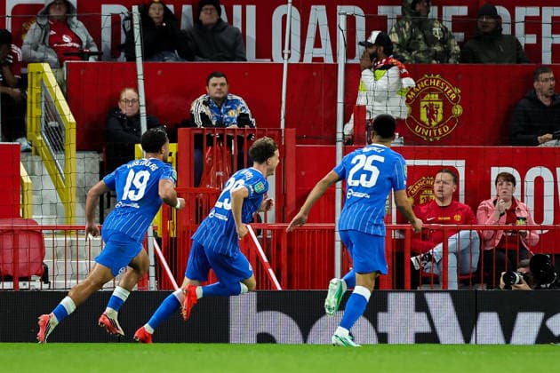 Carabao Cup round 3 Manchester United, ManU v Brighton & Hove Albion Maxim De Cuyper of Brighton & Hove Albion celebrates his goal to make it 2-3 during the Carabao Cup round 3 match Manchester United vs Brighton & Hove Albion at Old Trafford, Manchester, United Kingdom on 16 September 2026 (Photo by Mark Cosgrove News Images) Manchester Old Trafford Greater Manchester United Kingdom Copyright: xMarkxCosgrove NewsxImagesx