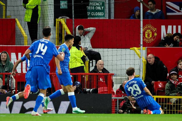 Carabao Cup round 3 Manchester United, ManU v Brighton & Hove Albion Maxim De Cuyper of Brighton & Hove Albion celebrates his goal to make it 2-3 during the Carabao Cup round 3 match Manchester United vs Brighton & Hove Albion at Old Trafford, Manchester, United Kingdom on 16 September 2026 (Photo by Mark Cosgrove News Images) Manchester Old Trafford Greater Manchester United Kingdom Copyright: xMarkxCosgrove NewsxImagesx