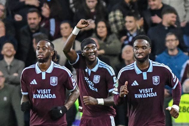 Coventry City v Aston Villa, EFL Carabao Cup, Coventry Building Society Arena, Coventry, UK - 16 September 2026 Aston Villa s Tammy Abraham celebrates with team mates after scoring his sides third goal , UK NEWSPAPERS OUT Copyright: xRichardxBowcottx