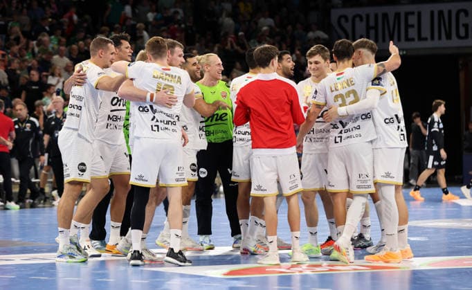 The Veszprém team celebrates after the game. Joy, emotion, sports, handball, Champions League, Men s Champions League, Matchday 2, 2026–2027 season, September 16, 2026: Füchse Berlin vs. One Veszprém HC at the Max Schmeling Hall