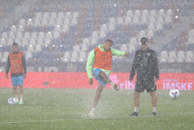 ESP LaLiga EA Sports UD Levante vs. Athletic Club Bilbao Match suspended due to weather conditions caused by heavy rain, LaLiga EA Sports, between UD Levante and Athletic Club, played at Ciudad de Valencia Stadium in Valencia on September 16, 2026, in Valencia, Spain. Soccer Copyright: xAgenciaxLOFx