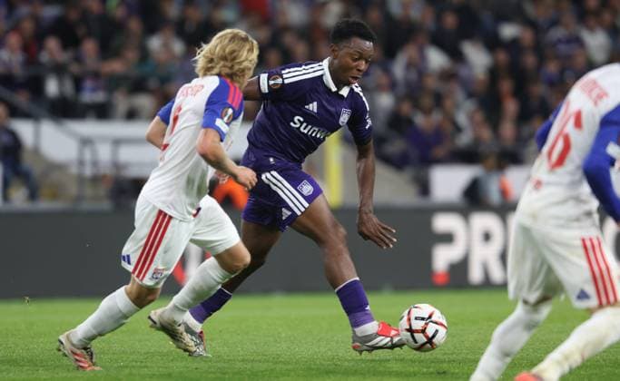 Lyon s Pavel Sulc and Anderlecht s Marco Kana fight for the ball during a soccer game between Belgian RSC Anderlecht and French Olympique Lyonnais, Wednesday 16 September 2026 in Brussels, on the first day (out of 8) of the league phase of the UEFA Europa League tournament. VIRGINIExLEFOUR  x186664742x