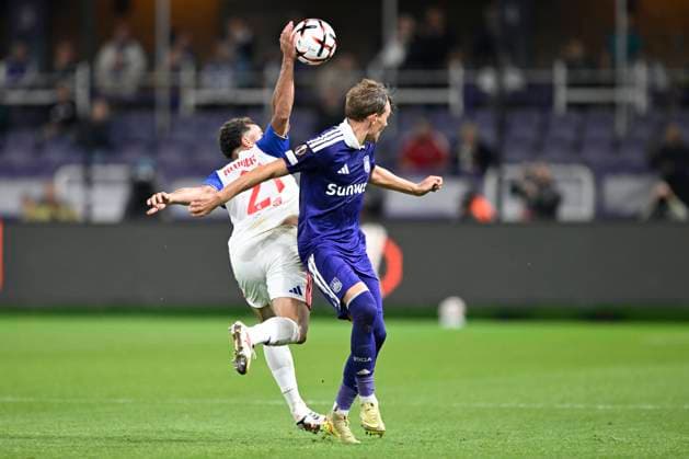 RSC Anderlecht v Olympique Lyon - UEFA Europa League ANDERLECHT, BELGIUM - SEPTEMBER 16 : Kluivert Ruben defender of Olympique Lyonnais hands , Augustinsson Ludwig defender of RSC Anderlecht during the UEFA Europa League 2026 27 League Phase MD1 match between RSC Anderlecht and Olympique Lyon on September 16, 2026 in Anderlecht, Belgium, 16 09 2026 Anderlecht Belgium  Copyright: xNicoxVereeckenx