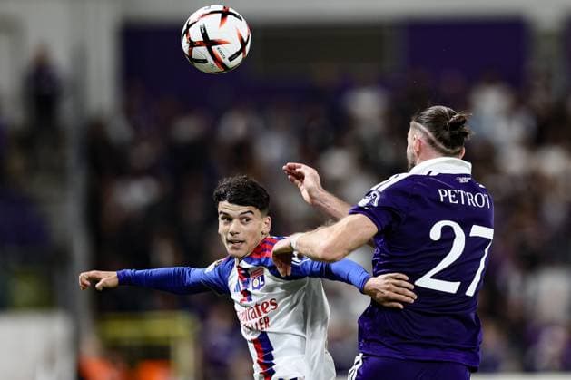 Lyon s Kail Boudache and Anderlecht s Leo Petrot fight for the ball during a soccer game between Belgian RSC Anderlecht and French Olympique Lyonnais, Wednesday 16 September 2026 in Brussels, on the first day (out of 8) of the league phase of the UEFA Europa League tournament. BRUNOxFAHY  x186665929x
