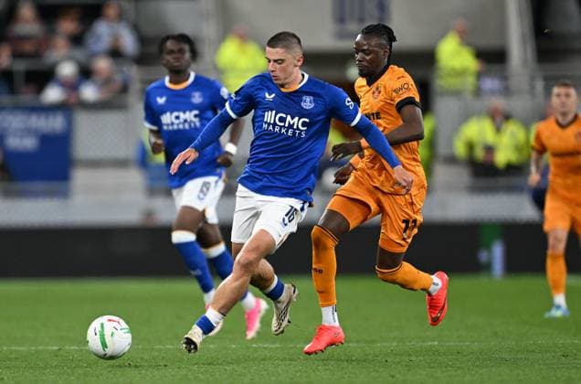 Vitaliy Mykolenko of Everton and Bertrand Traore of Wolverhampton Wanderers Everton v Wolverhampton Wanderers, EFL Carabao Cup, Football, Hill Dickinson Stadium, Liverpool, UK - 16 Sep 2026Liverpool Hill Dickinson Stadium United Kingdom EDITORIAL USE ONLY No use with unauthorised audio, video, data, fixture lists, club league logos or live services. Online in-match use limited to 120 images, no video emulation. No use in betting, games or single club league player publications.  Copyright: xAnnaxGowthorpe Shutterstockx 17154425ak