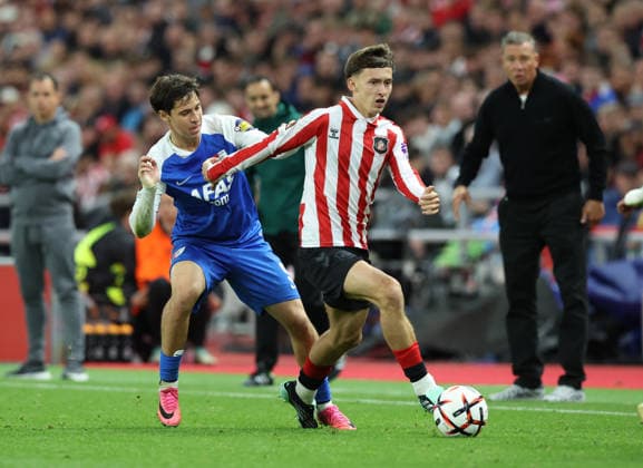 Sunderland, England, 16th September 2026. Mateo Chavez (L) of AZ Alkmaar in action with Chris Rigg of Sunderland during the Sunderland vs AZ Alkmaar UEFA Europa League match at the Stadium Of Light, Sunderland. Picture credit should read: Nigel Roddis Sportimage EDITORIAL USE ONLY. No use with unauthorised audio, video, data, fixture lists, club league logos or live services. Online in-match use limited to 120 images, no video emulation. No use in betting, games or single club league player publications. SPI_025_NR_SUND_AZAL SPI-5002-0025