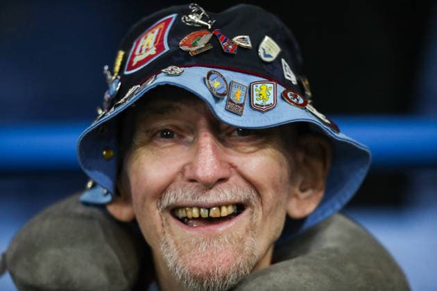Sport Bilder des Tages #2 Coventry City v Aston Villa, Carabao Cup Aston Villa Fan in the Stands during the Coventry City v Aston Villa Carabao Cup 3rd Round match at Coventry Building Society Arena, Coventry, England on 16 September 2026 Credit: Lee Keuneke Every Second Media Editorial use only. All images are copyright Every Second Media Limited. No images may be reproduced without prior permission. All rights reserved. Premier League and Football League images are subject to licensing agreements with Football DataCo Limited. see https: www.football-dataco.com Copyright: xIMAGO EveryxSecondxMediax ESM-2171-0056 LeexKeunekex xEveryxSecondxMediax