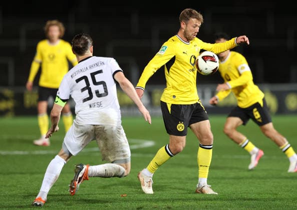 Wednesday, September 16, 2026, 2026–27 season, Regionalliga West, Matchday 4 at Rote Erde Stadium in Dortmund: BVB Borussia Dortmund II vs. SV Westfalia Rhynern; Michael Wiese (WR) vs. Connor Krempicki (BVB II), from left to right