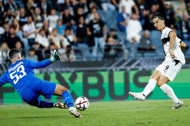 SOCCER - UEFA EL, Sturm vs Rennais GRAZ,AUSTRIA,16.SEP.26 - SOCCER - UEFA Europa League, Sturm Graz vs Stade Rennais FC. Image shows Daniil Khudiakov (Sturm) and Esteban Lepaul (Rennais).  GEPAxpictures xJamesxDoak